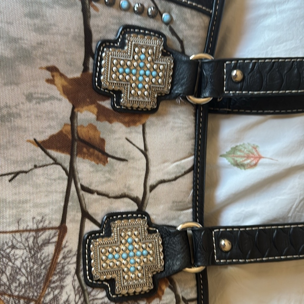 P & G Collection Western Purse Cream/ Leaf pattern. - Picture 2 of 8